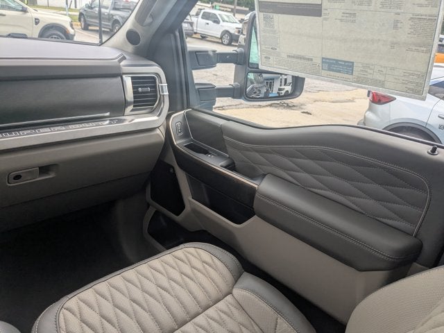 2025 Ford Super Duty F-350 DRW Platinum